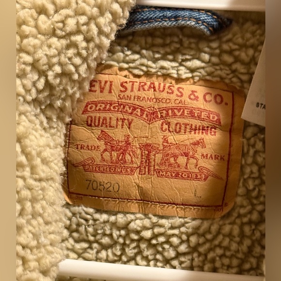 Levi's Cream Sherpa Lined Trucker Jacket - Picture 2 of 16
